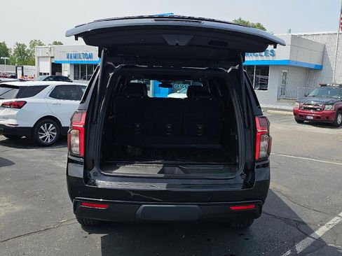 Used 2023 Chevrolet Suburban Z71 w/ Luxury Package AWD/4WD image 7
