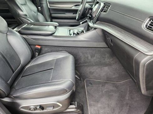 Used 2024 Jeep Wagoneer Series II w/ Flexible Seating Group image 25