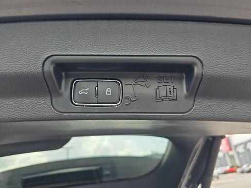 Used 2023 Ford Explorer XLT w/ Equipment Group 202A AWD/4WD image 19