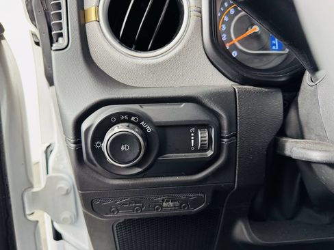 Used 2025 Jeep Wrangler Unlimited Sahara AWD/4WD image 7