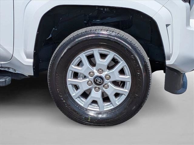 Used 2025 Toyota Tacoma SR5 AWD/4WD image 23