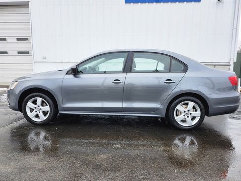Used 2012 Volkswagen Jetta 2.0L Base image 2