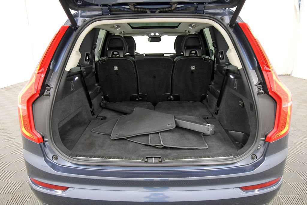 Used 2023 Volvo XC90 B5 Core AWD/4WD image 7