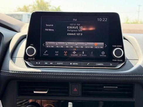 Used 2023 Nissan Rogue SV image 29