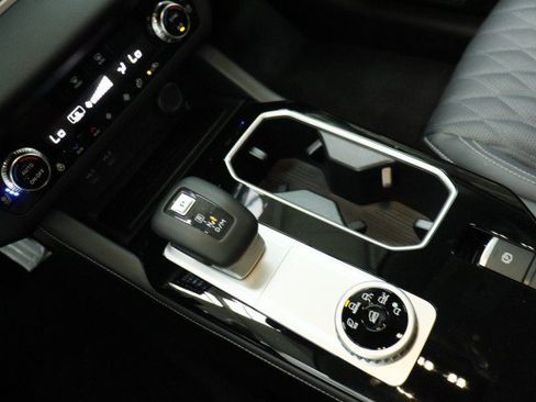 New 2026 Mitsubishi Outlander SEL FWD image 14