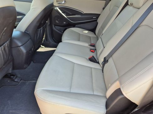 Used 2018 Hyundai Santa Fe AWD image 17