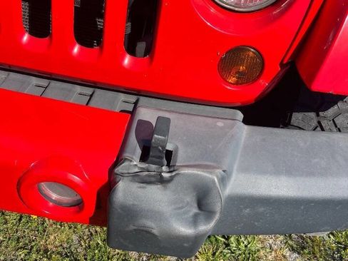 Used 2013 Jeep Wrangler Unlimited Sahara w/ Dual Top Group AWD/4WD image 9