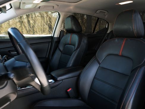 Used 2023 Nissan Sentra SR w/ SR Premium Package image 17