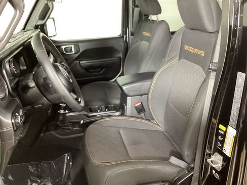 Used 2026 Jeep Gladiator Mojave AWD/4WD image 12
