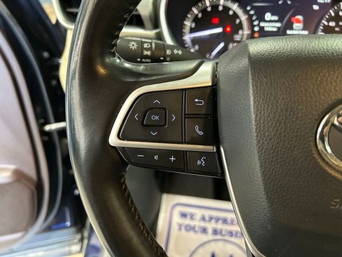 Used 2022 Toyota Highlander XLE AWD/4WD image 23