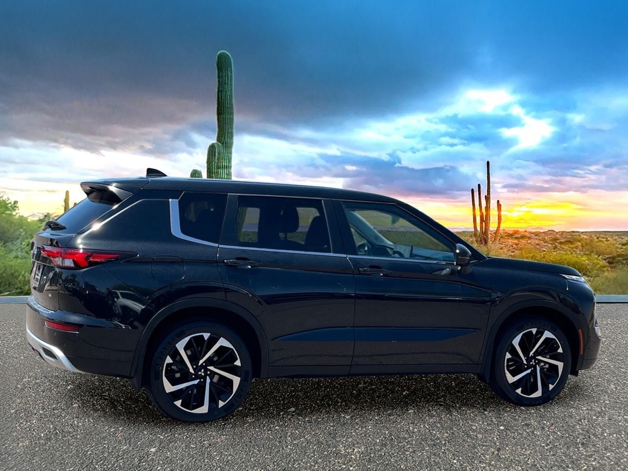 Used 2023 Mitsubishi Outlander SE FWD image 5