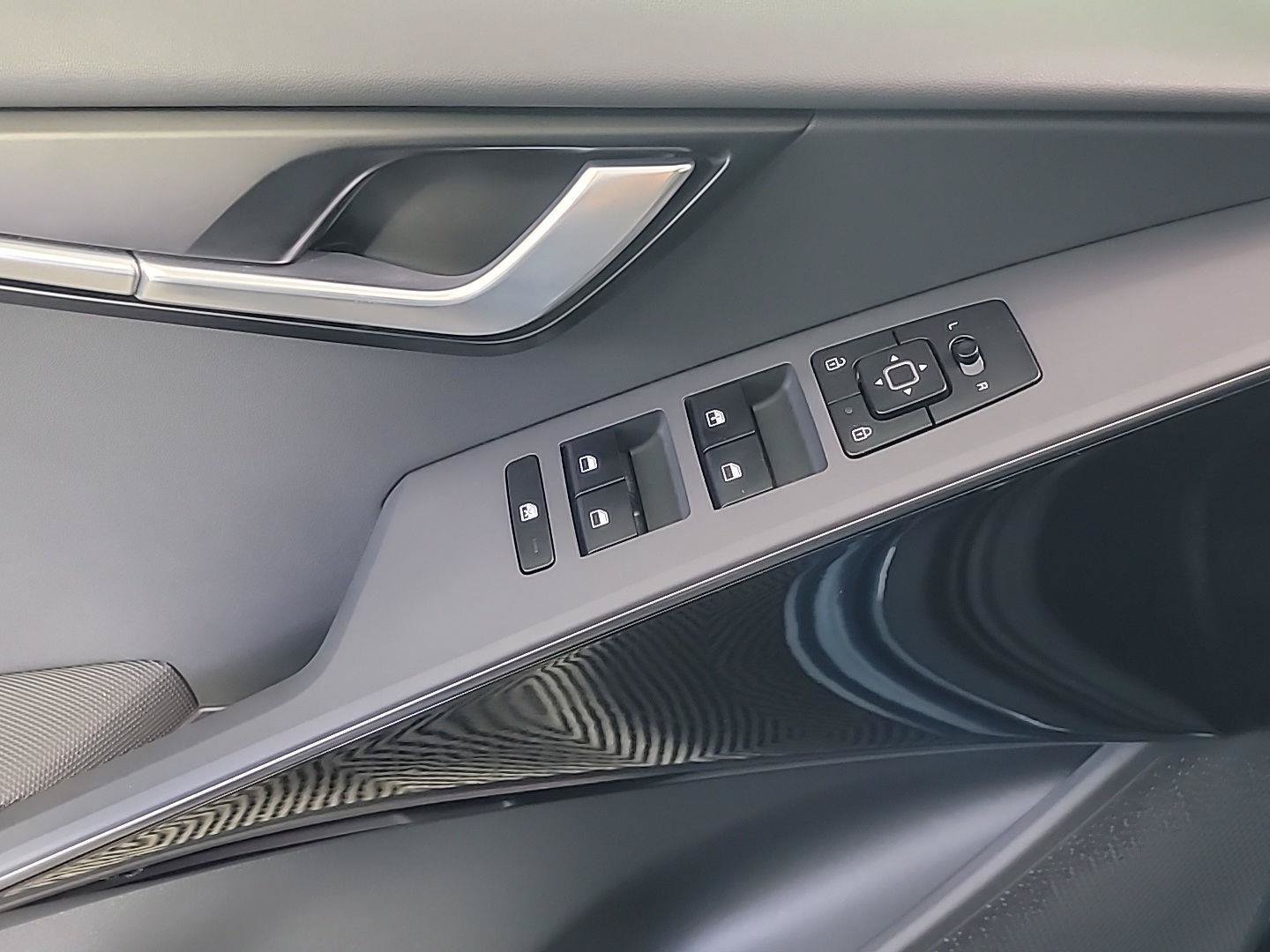 Certified 2025 Kia Niro Wind w/ Wind Preserve Package FWD image 36