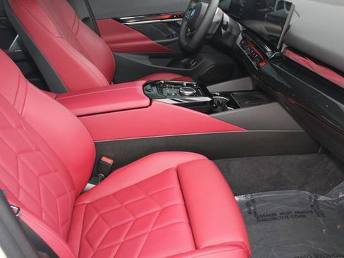 Used 2025 BMW i5 xDrive40 w/ Premium Package image 25