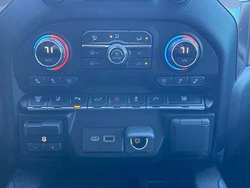 Used 2022 Chevrolet Silverado 2500 High Country image 14