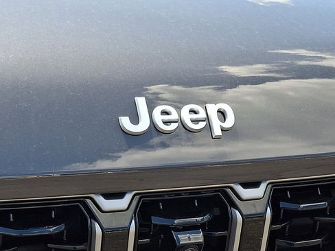 New 2026 Jeep Grand Cherokee Summit w/ Adv Protech Group IV AWD/4WD image 18