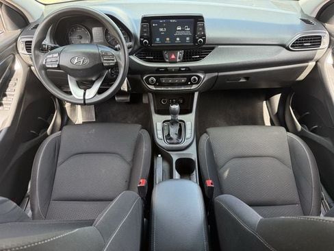 Used 2018 Hyundai Elantra GT FWD image 10