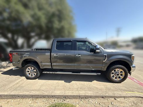 Used 2019 Ford F250 Lariat w/ Chrome Package AWD/4WD image 4
