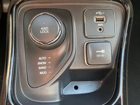 Used 2021 Jeep Compass Limited AWD/4WD image 23