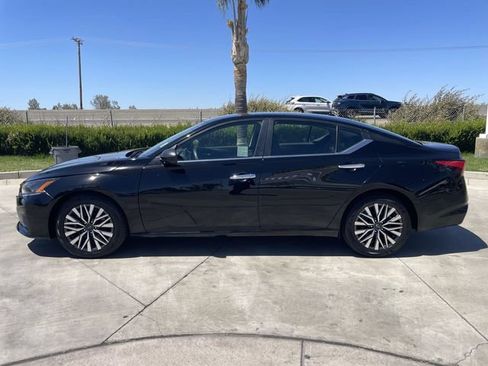 Used 2024 Nissan Altima 2.5 SV FWD image 5