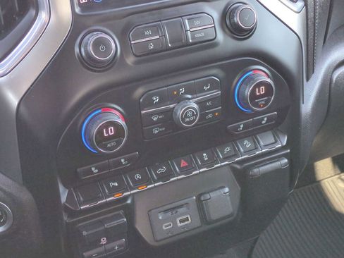 Used 2021 Chevrolet Silverado 1500 LT w/ Z71 Off-Road Package image 17