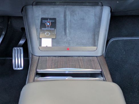Used 2024 Tesla Model X AWD/4WD image 21