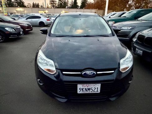 Used 2012 Ford Focus SE FWD image 2