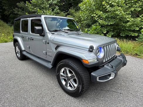 Used 2019 Jeep Wrangler Unlimited Sahara AWD/4WD image 4