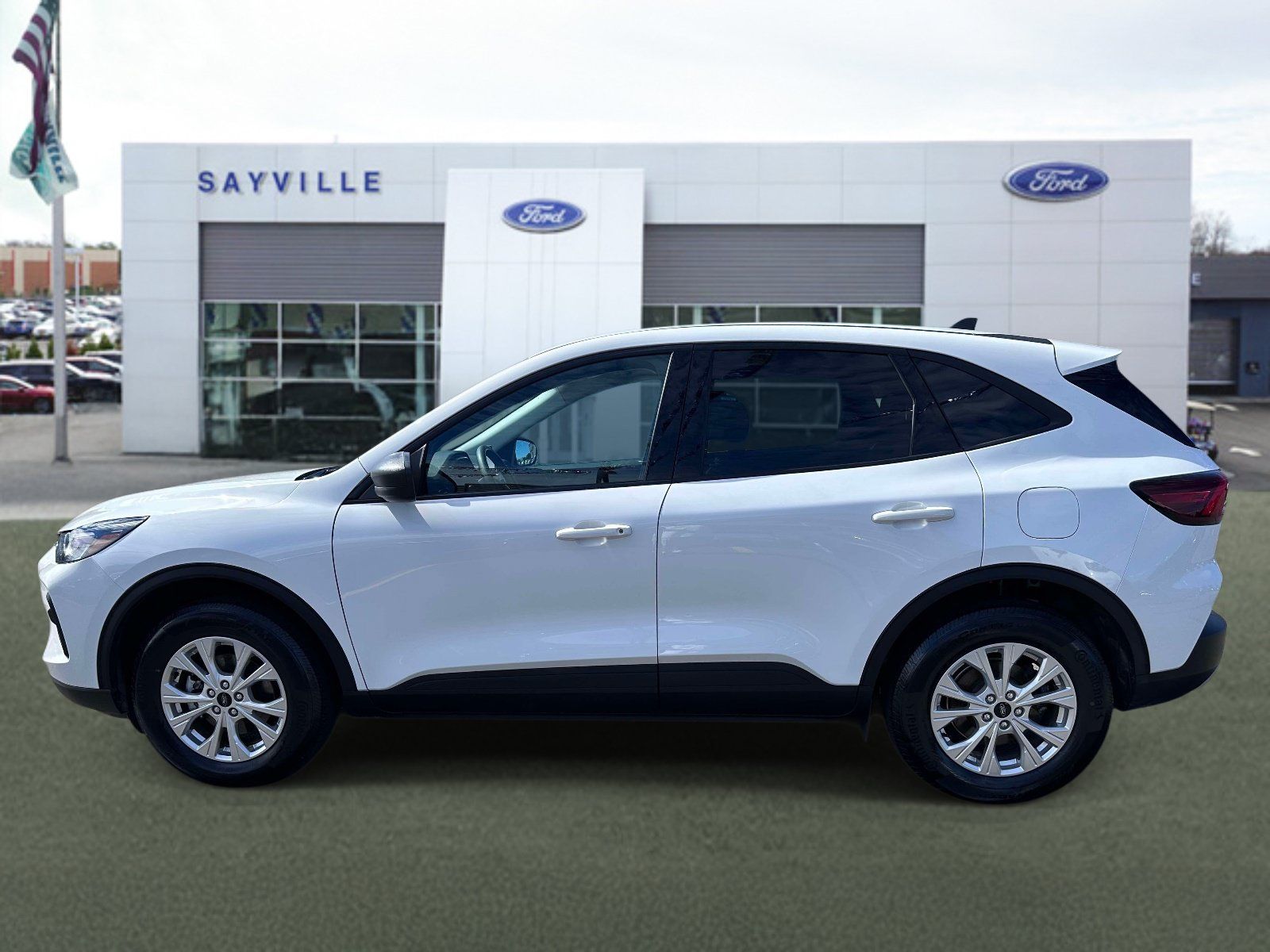 Used 2025 Ford Escape Active AWD/4WD image 2