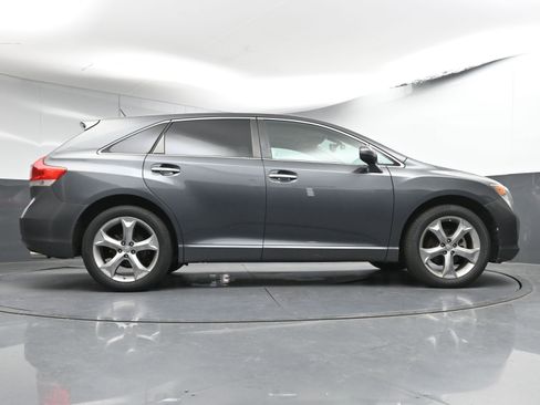 Used 2010 Toyota Venza Base image 24