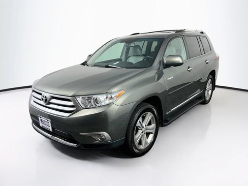 Used 2012 Toyota Highlander Limited w/ Tow Pkg AWD/4WD image 3