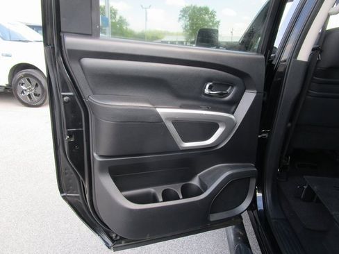 Used 2017 Nissan Titan PRO-4X image 14