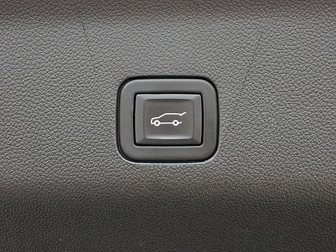 Used 2023 GMC Yukon AT4 image 32