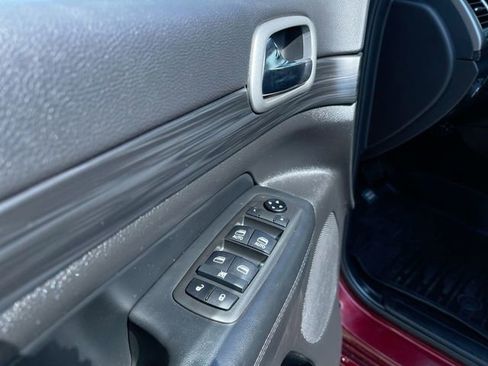 Used 2021 Jeep Grand Cherokee Altitude AWD/4WD image 23
