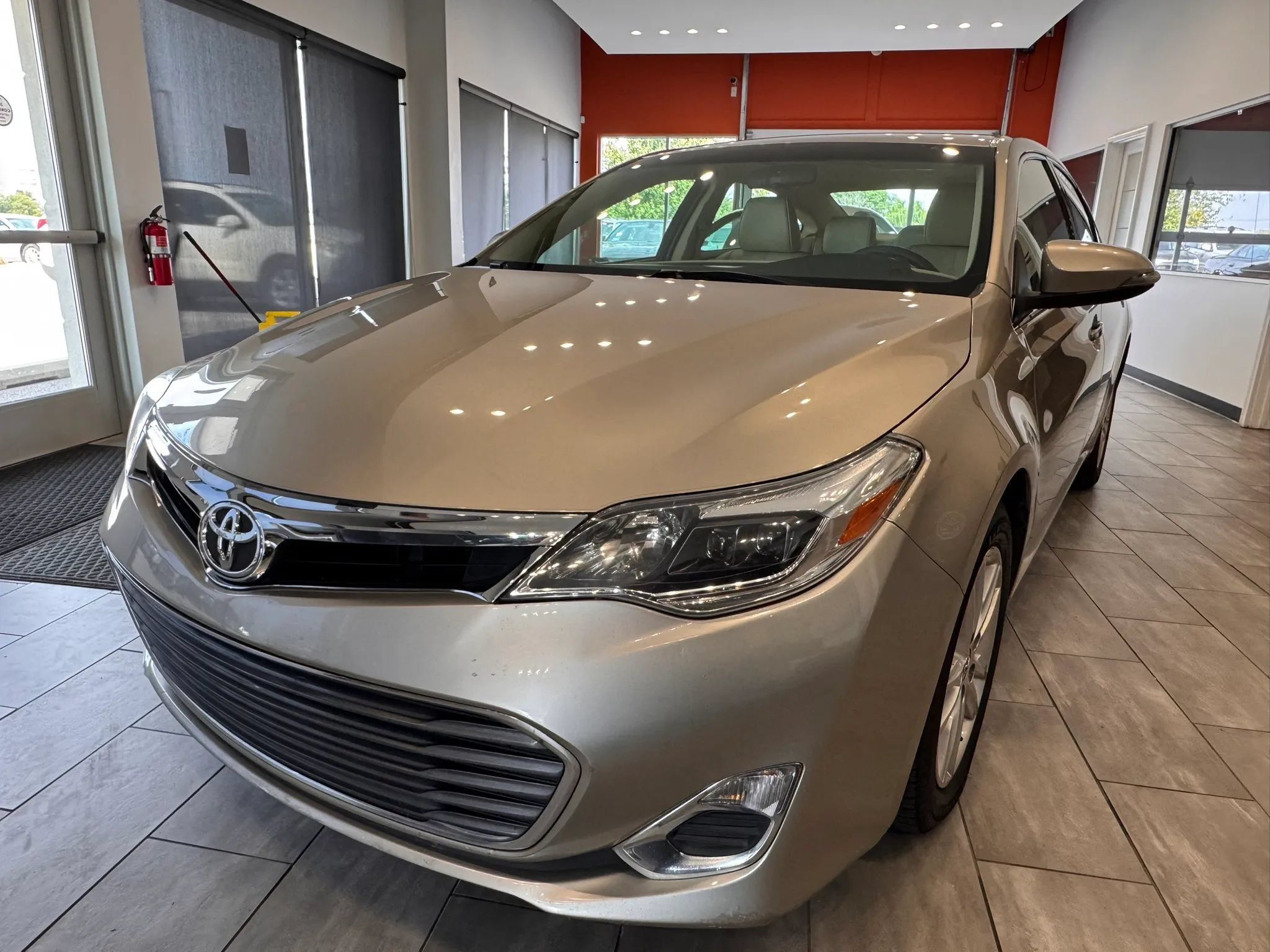 Used 2015 Toyota Avalon XLE FWD image 1
