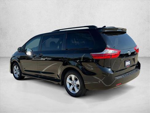Used 2020 Toyota Sienna LE image 8