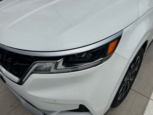Certified 2024 Kia Carnival EX FWD image 6