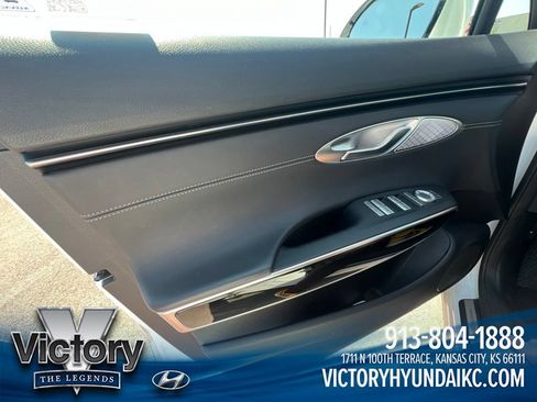Used 2025 Genesis GV70 2.5T AWD/4WD image 9
