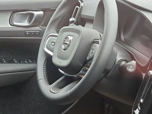 New 2025 Volvo XC40 B5 Ultra w/ Climate Package image 8