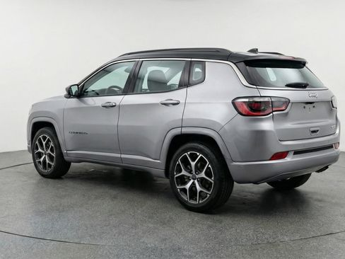 Used 2025 Jeep Compass Limited image 6