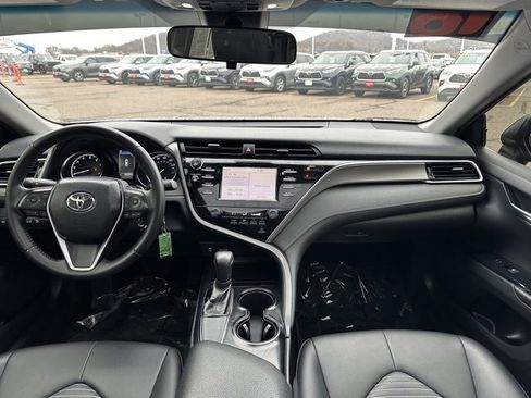 Certified 2018 Toyota Camry SE w/ Moonroof Package image 16