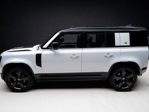 Used 2023 Land Rover Defender 110 AWD/4WD image 17