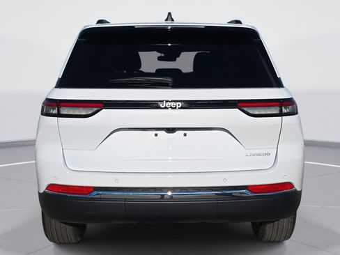 New 2025 Jeep Grand Cherokee Laredo image 6