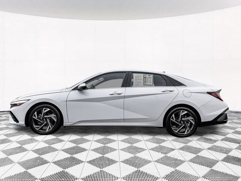 Used 2024 Hyundai Elantra Limited FWD image 7