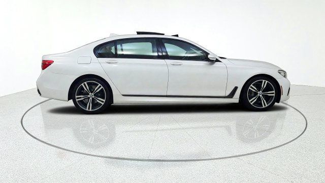 Used 2019 BMW 740i w/ M Sport Package RWD image 9