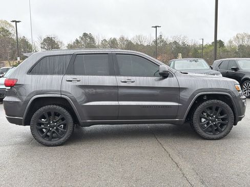 Used 2021 Jeep Grand Cherokee Laredo X image 3