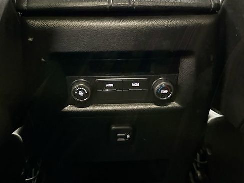 Used 2023 Chevrolet Traverse LT image 25