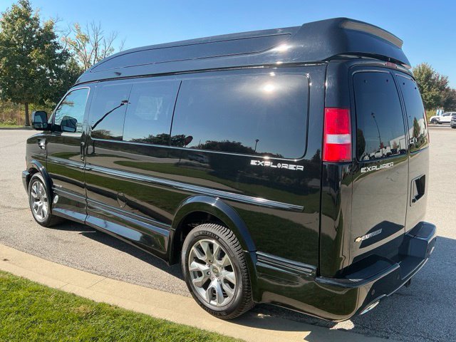 Used 2026 Chevrolet Express 2500 w/ Driver Convenience Package RWD image 4