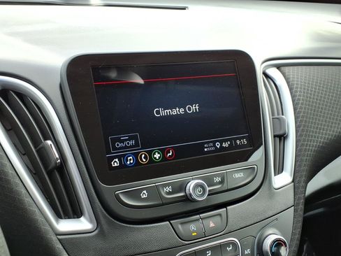 Used 2025 Chevrolet Malibu LT FWD image 17