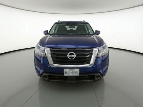 Used 2025 Nissan Pathfinder SV image 2