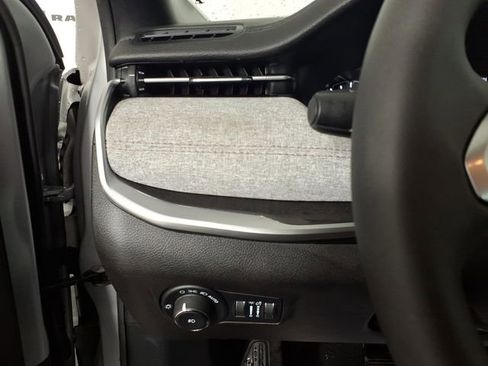 Used 2024 Jeep Compass Latitude w/ Sun and Sound Group image 15